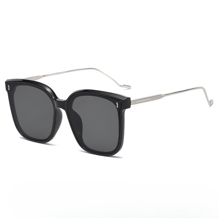 Sleek Retro Sunglasses - Reality Refined
